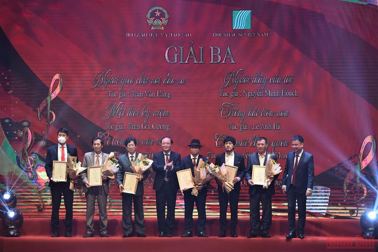 “Sáng tác ca khúc về thầy cô và mái trường” đưa công chúng về với ký ức tuổi học trò -0