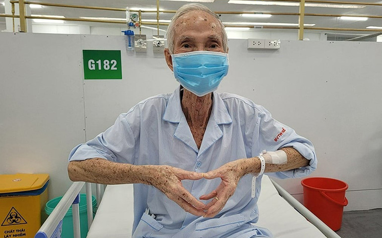 Đưa người cao tuổi vượt qua bệnh Covid-19 -0