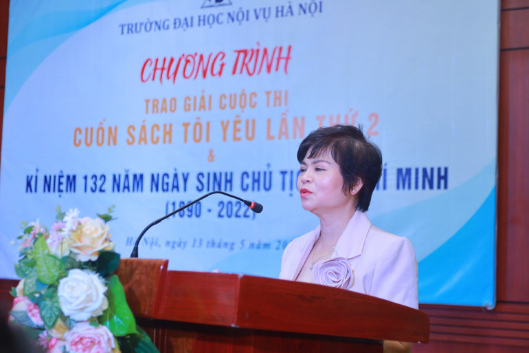 TS Lê Thanh Huyền, Phó Hiệu trưởng Nhà trường phát biểu khai mạc tại chương trình. Trao giải Cuộc thi “Cuốn sách tôi yêu lần thứ 2” -0