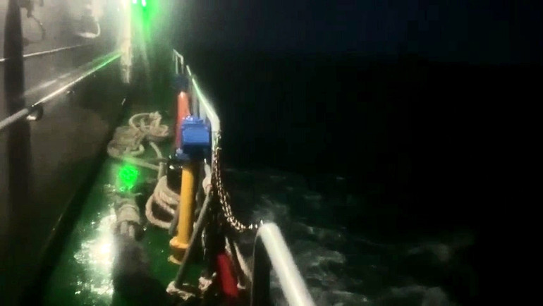 Nỗ lực tìm kiếm 15 thuyền viên trên tàu hàng bị chìm ở vùng biển Phú Quý -0