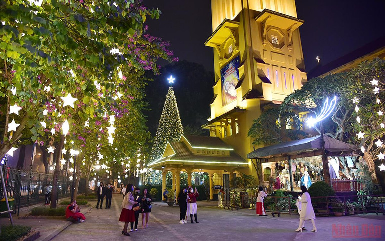 Một mùa Giáng sinh đặc biệt của 2 thành phố lớn Hà Nội và thành phố Hồ Chí Minh -0