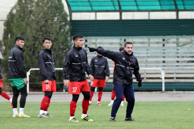 U23 Việt Nam miệt mài rèn bài tấn công, không quản ngại thời tiết lạnh giá -0
