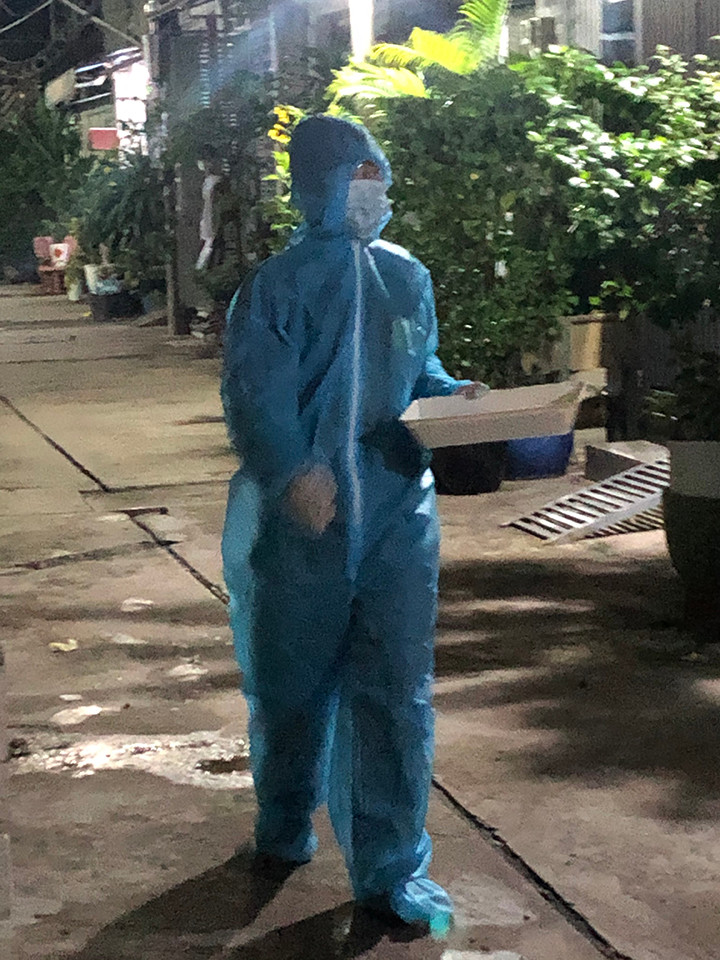 24 giờ trong vòng phong tỏa -0