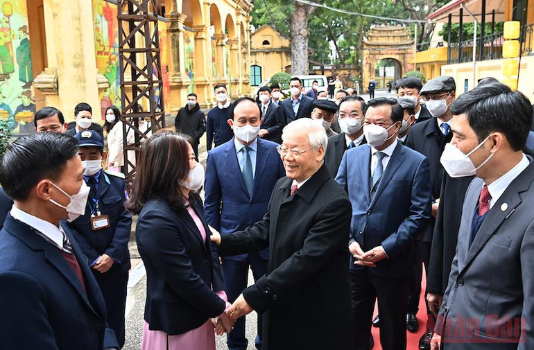 Tổng Bí thư Nguyễn Phú Trọng dâng hương tại Khu Di sản Hoàng thành Thăng Long -0