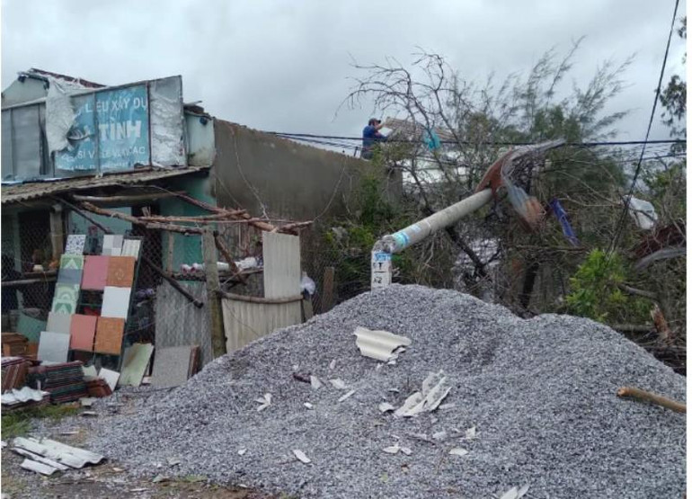 Quảng Nam: Gió lốc làm 20 nhà dân ven biển bị tốc mái -0