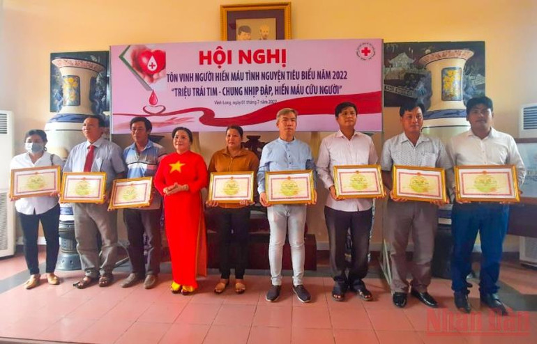 Vĩnh Long tôn vinh người hiến máu tình nguyện tiêu biểu năm 2022 -0