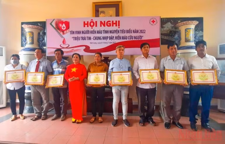 Vĩnh Long tôn vinh người hiến máu tình nguyện tiêu biểu năm 2022 -0