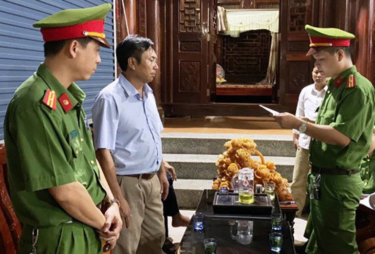 Tạm giữ cán bộ Ban Dân tộc tỉnh Nghệ An và giám đốc doanh nghiệp -0