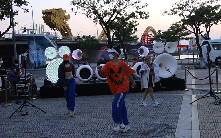 Giới trẻ Đà Nẵng cháy hết mình với chương trình nhạc điện tử độc đáo “Danang - The City Of Future” -0