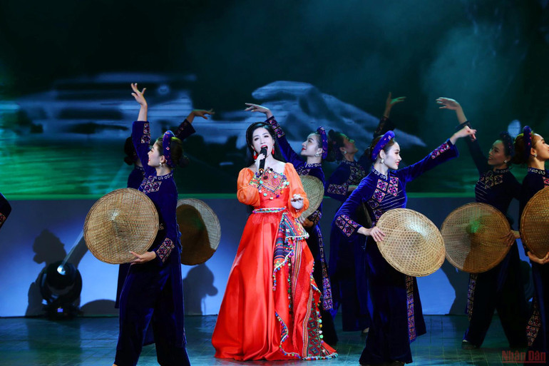 Lắng đọng chương trình nghệ thuật “Bác Hồ một tình yêu bao la” -0