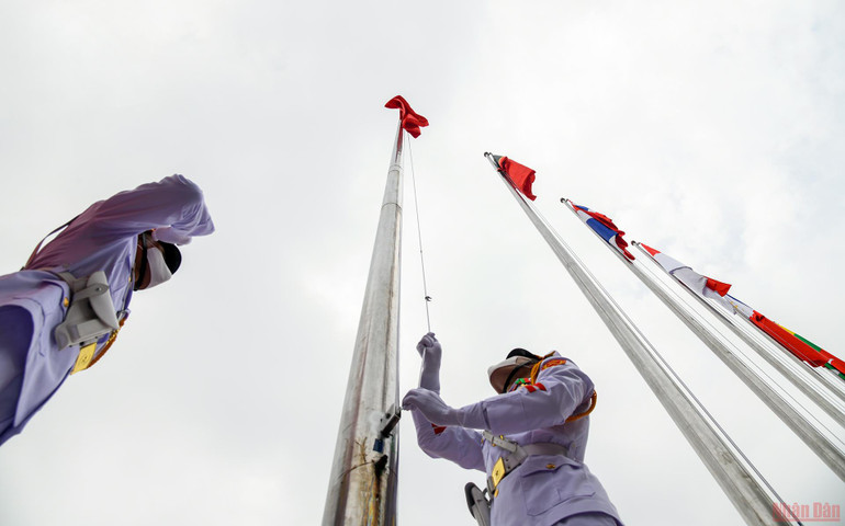 Cận cảnh lễ thượng cờ các Đoàn thể thao dự SEA Games 31 -0