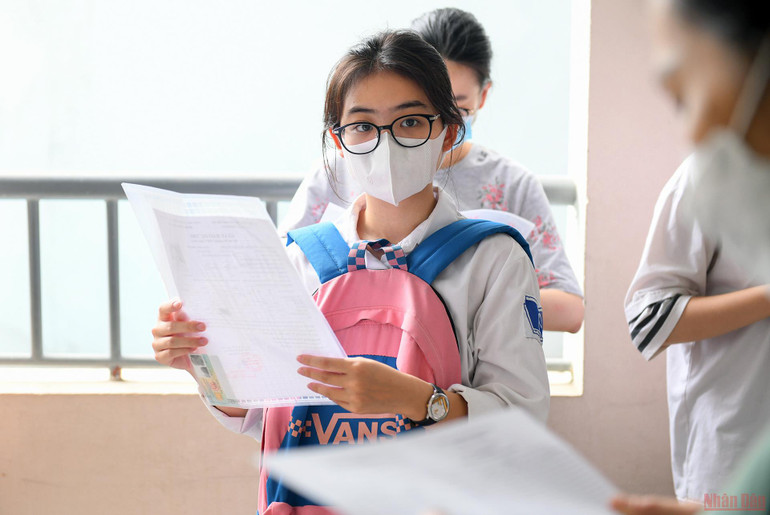 Thí sinh Hà Nội làm thủ tục dự thi tốt nghiệp THPT năm 2022 -0