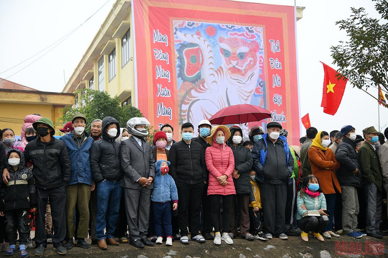 Chủ tịch nước Nguyễn Xuân Phúc xuống đồng cày ruộng tại Lễ Tịch điền Đọi Sơn -0