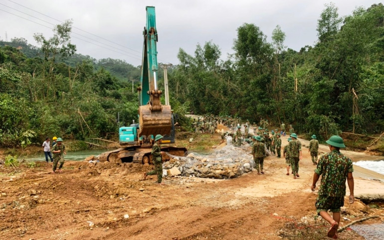 Các lực lượng cứu hộ đã lên phương án và tích cự tiếp cận hiện trường Thủy điện Rào Trăng 3 bằng cả đường bộ và đường không. Phó Thủ tướng Trịnh Đình Dũng: Công tác tìm kiếm, cứu nạn được đặt lên hàng đầu -0