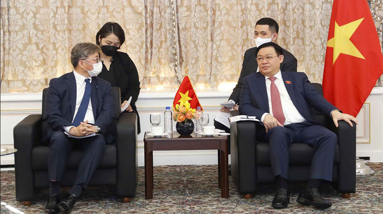 tin ghép Chủ tịch Quốc hội Vương Đình Huệ tiếp các doanh nghiệp Hàn Quốc -0