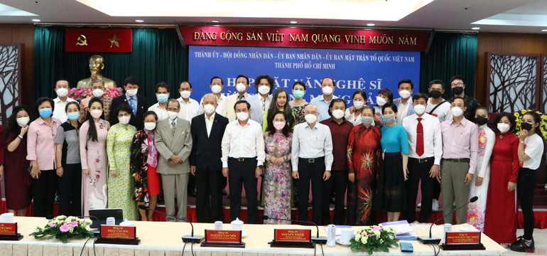 Thành phố Hồ Chí Minh họp mặt văn nghệ sĩ -0