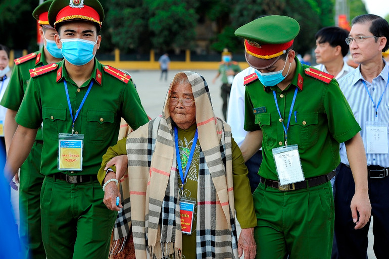 Những tấm gương Mẹ Việt Nam Anh hùng -0