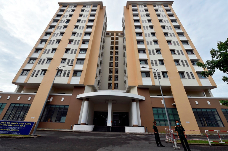 Phó Thủ tướng Vũ Đức Đam kiểm tra bệnh viện dã chiến, khu phong tỏa, siêu thị tại TP Hồ Chí Minh -0