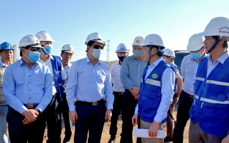 Khó khăn nguồn cung cấp vật liệu đắp nền thi công cao tốc bắc-nam, đoạn qua Bình Thuận -0