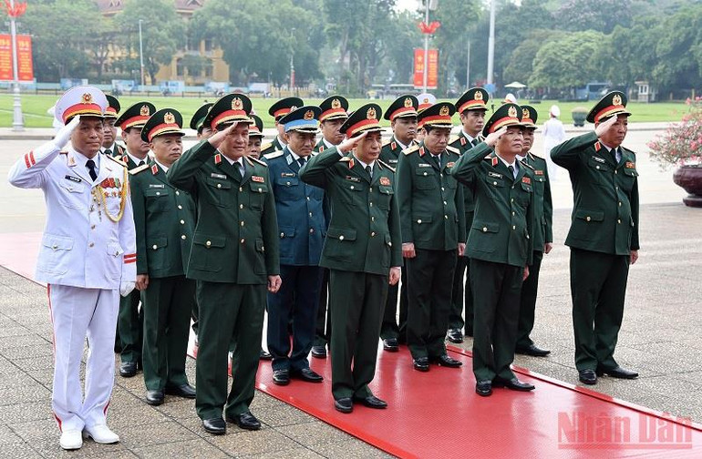Đoàn đại biểu Quân ủy Trung ương và Bộ Quốc phòng vào Lăng viếng Bác. Lãnh đạo Đảng, Nhà nước vào Lăng viếng Chủ tịch Hồ Chí Minh -1