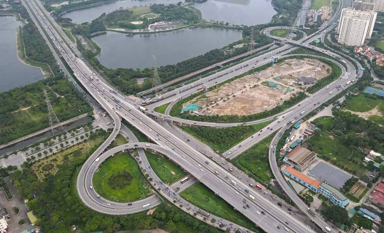 Giao thông thông thoáng khi người dân trở về Hà Nội -0