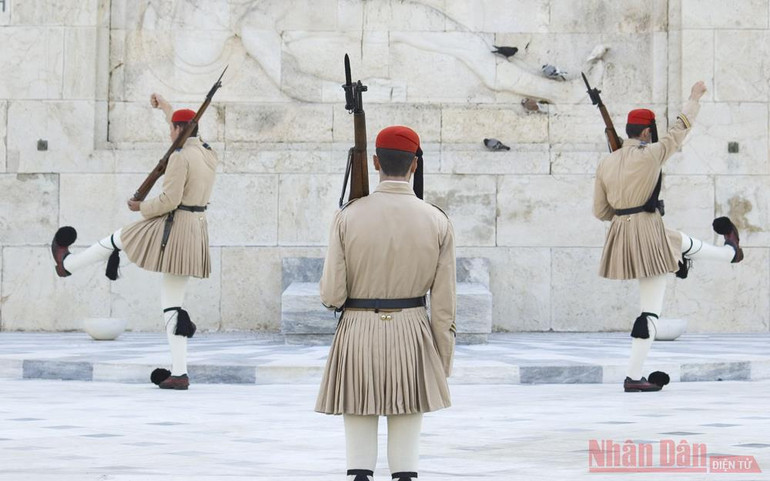 Kỳ 5: Chuyện chưa kể về Evzones -0