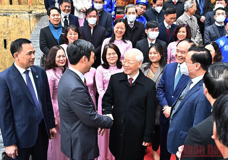 Tổng Bí thư Nguyễn Phú Trọng dâng hương tại Khu Di sản Hoàng thành Thăng Long -0