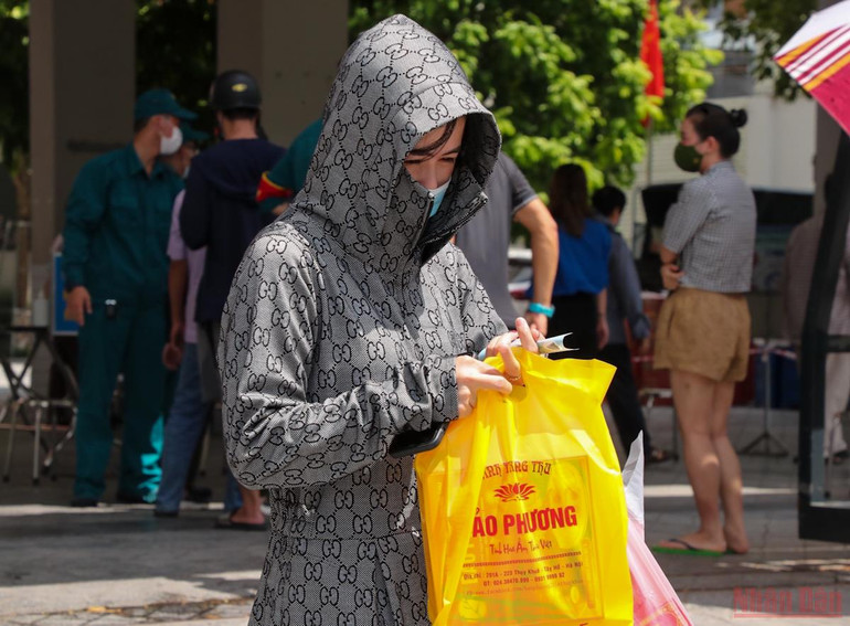 Mở điểm bán hàng lưu động phục vụ người dân mua bánh trung thu -8