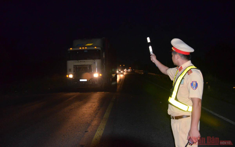 [Cập nhật] Tai nạn giao thông thảm khốc tại Bình Thuận, tám người tử vong -0