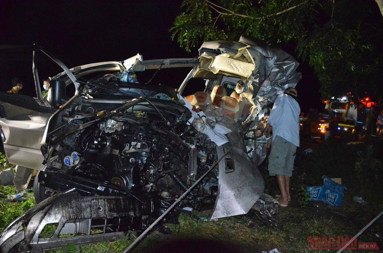 [Cập nhật] Tai nạn giao thông thảm khốc tại Bình Thuận, tám người tử vong -0