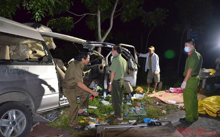 [Cập nhật] Tai nạn giao thông thảm khốc tại Bình Thuận, tám người tử vong -0