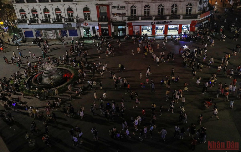 Giờ Trái Đất năm 2022: Tắt đèn - cùng hành động, 'bật sáng' tương lai -0