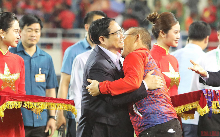 Khoảnh khắc tuyệt vời tại lễ trao Huy chương Vàng bóng đá nam SEA Games 31 -0
