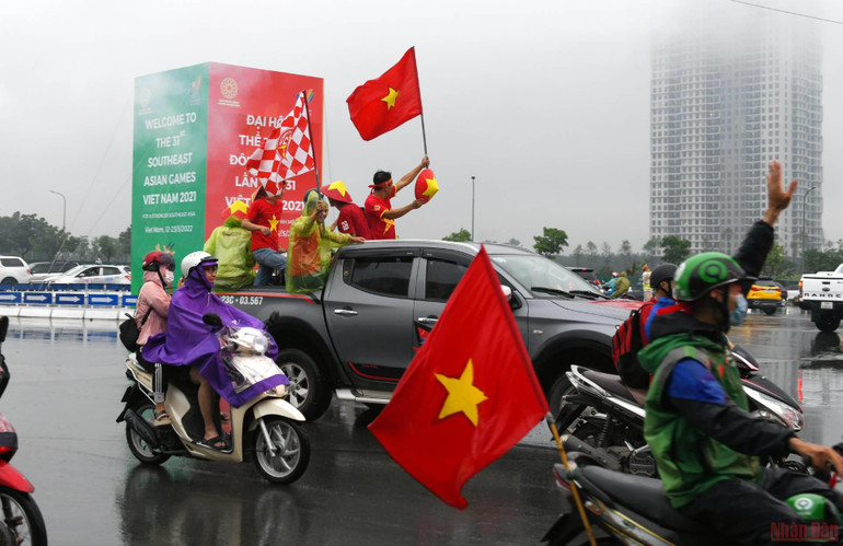 Không khí trên Sân vận quốc gia Mỹ Đình đang 