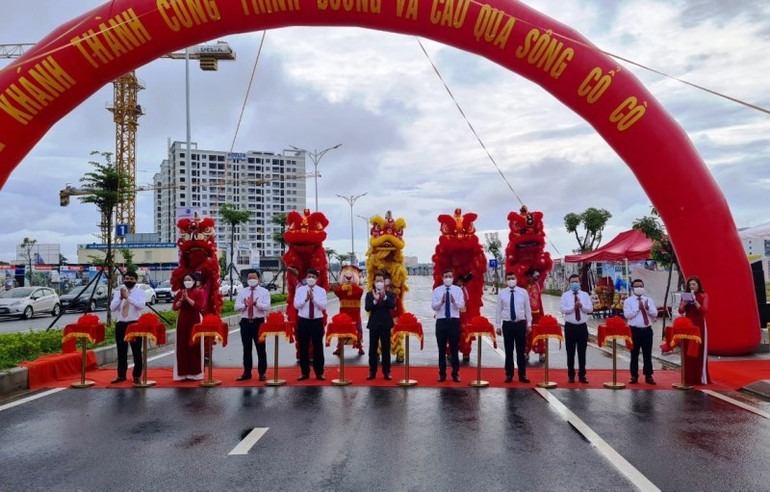 Cắt băng khánh thành đường và cầu qua sông Cổ Cò. Khánh thành cầu và đường qua sông Cổ Cò -0