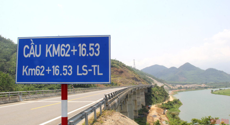 Cao tốc La Sơn-Túy Loan đoạn qua sông Cu Đê của xã Hoà Bắc. 6-1649492810686.jpeg