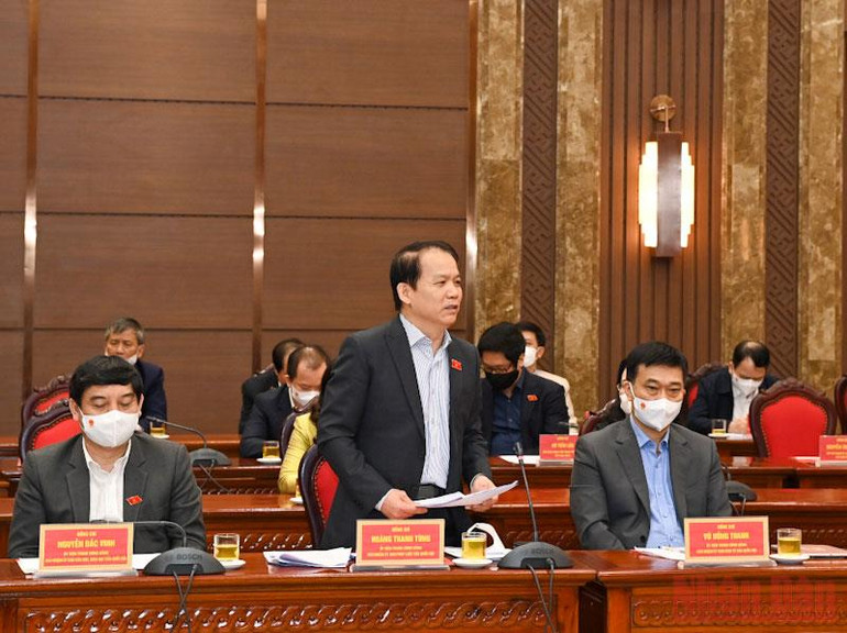 Chủ nhiệm Ủy ban Pháp luật Hoàng Thanh Tùng phát biểu tại Hội nghị. (Ảnh: DUY LINH) Chủ tịch Quốc hội Vương Đình Huệ dự Hội nghị lấy ý kiến vào dự án Luật Thủ đô (sửa đổi) -1