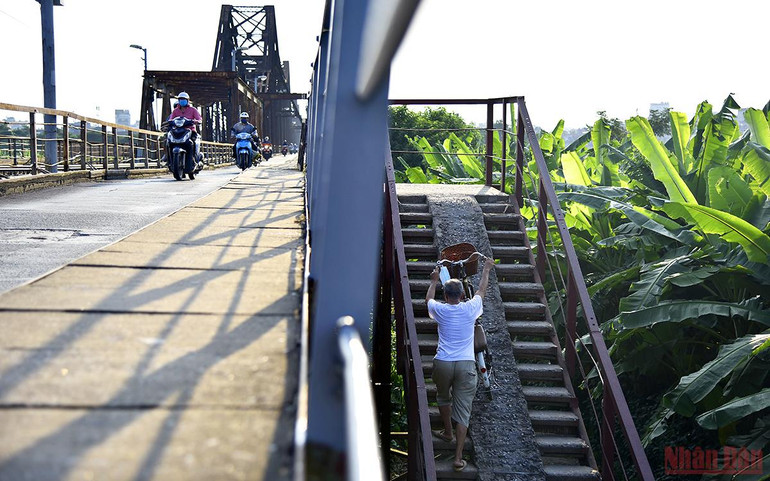 “Thay áo mới” cho cây cầu 120 năm tuổi -0