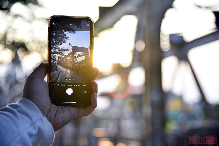 “Thay áo mới” cho cây cầu 120 năm tuổi -0