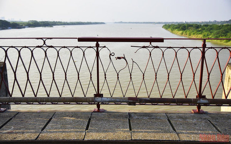 “Thay áo mới” cho cây cầu 120 năm tuổi -0