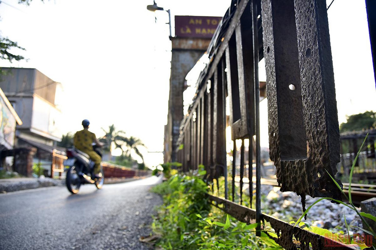 “Thay áo mới” cho cây cầu 120 năm tuổi -0