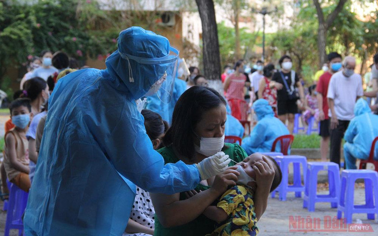 Đà Nẵng phun khử khuẩn toàn bộ điểm nóng Cảng cá &nbsp;Thọ Quang -0