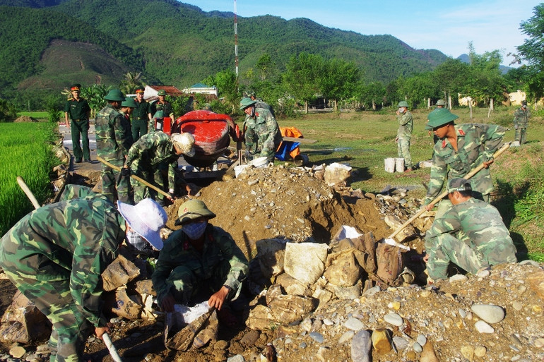 Phát huy truyền thống anh hùng, xây dựng LLVT Quân khu 5 vững mạnh toàn diện -0