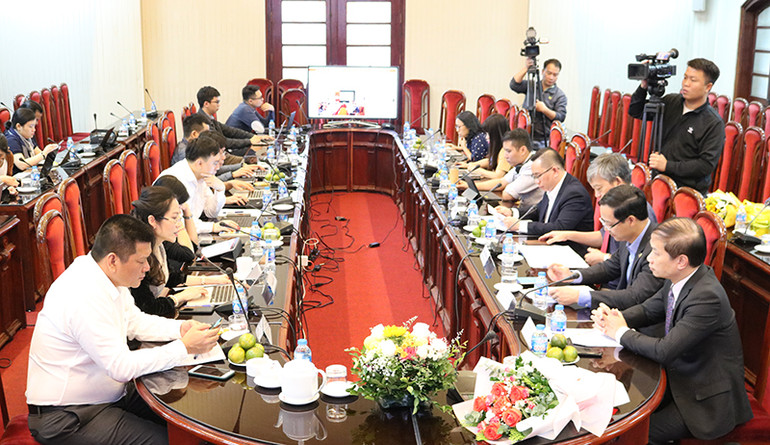 Giao lưu trực tuyến 