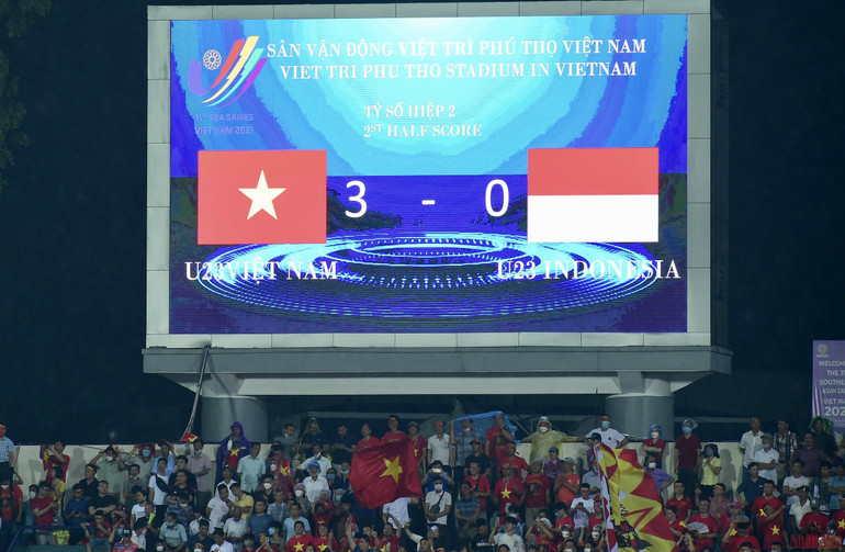 Người hâm mộ vỡ òa tại “chảo lửa” Việt Trì -0