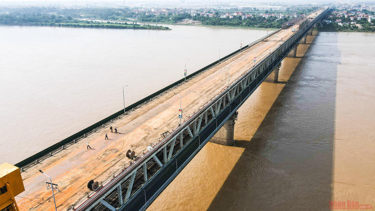 Cận cảnh “đại công trường” sửa chữa, nâng cấp mặt cầu Thăng Long -0