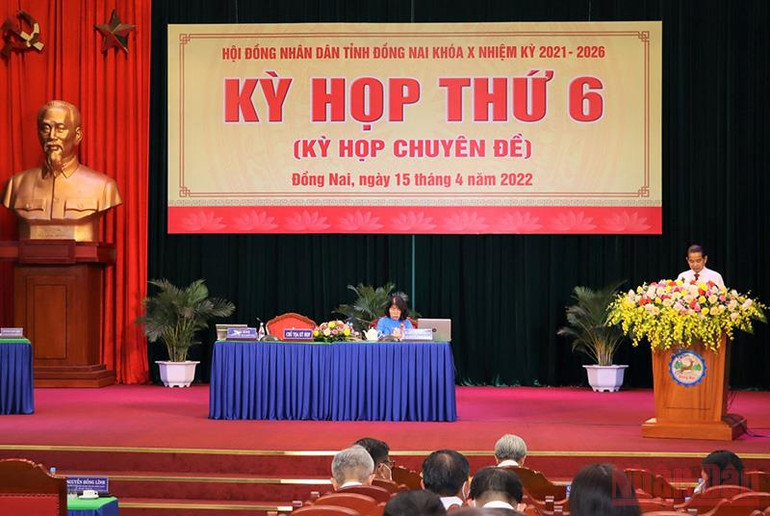 Chủ tịch Hội đồng nhân dân tỉnh Đồng Nai Thái Bảo phát biểu bế mạc kỳ họp. Đồng Nai thông qua 13 nghị quyết thúc đẩy phát triển kinh tế-xã hội -0