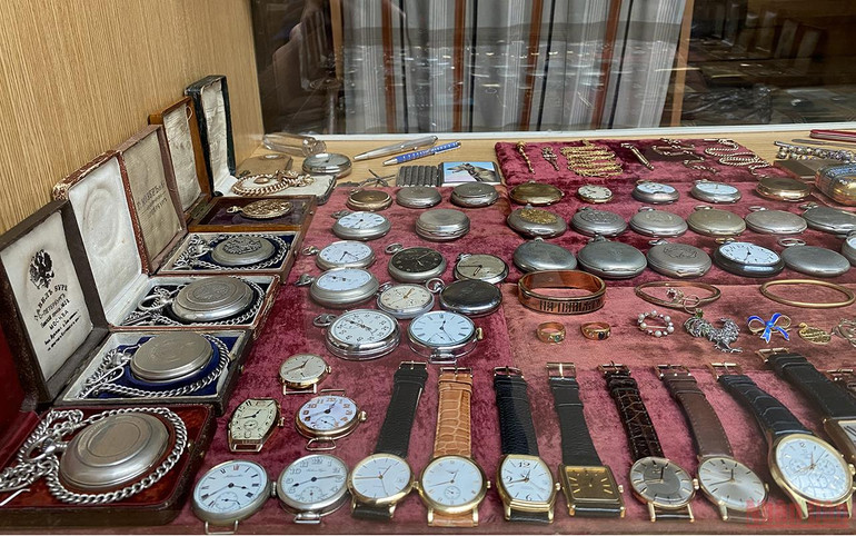 Check-in khu chợ bán đồ lưu niệm đầy màu sắc ở Moskva -0