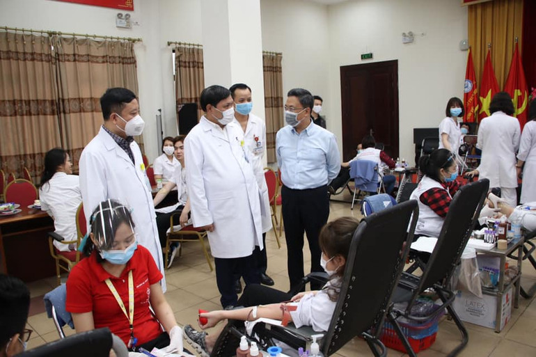 Ngày hội blouse trắng hiến máu vì người bệnh -0