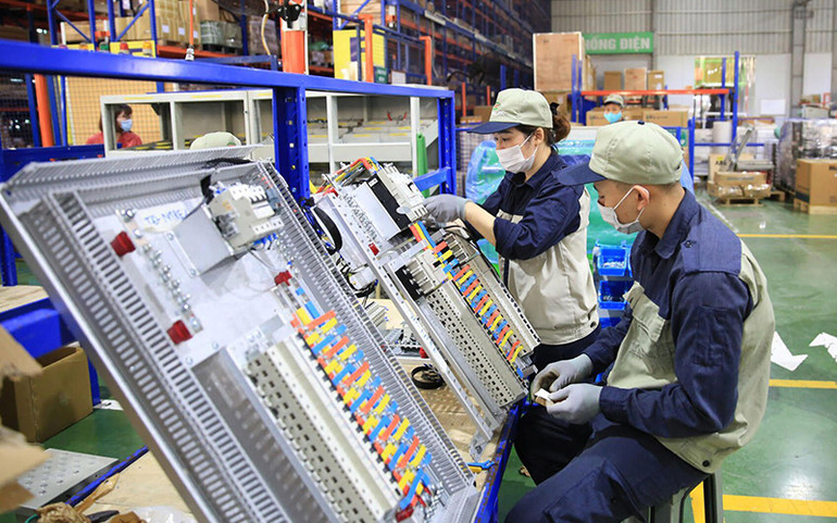 Sản xuất linh kiện điện tử tại Công ty cổ phần kỹ thuật công nghiệp Á Châu (Khu công nghiệp Quất Động, huyện Thường Tín, Hà Nội).Ảnh: Ngọc Mai Hà Nội trên hành trình hướng tới tương lai -0